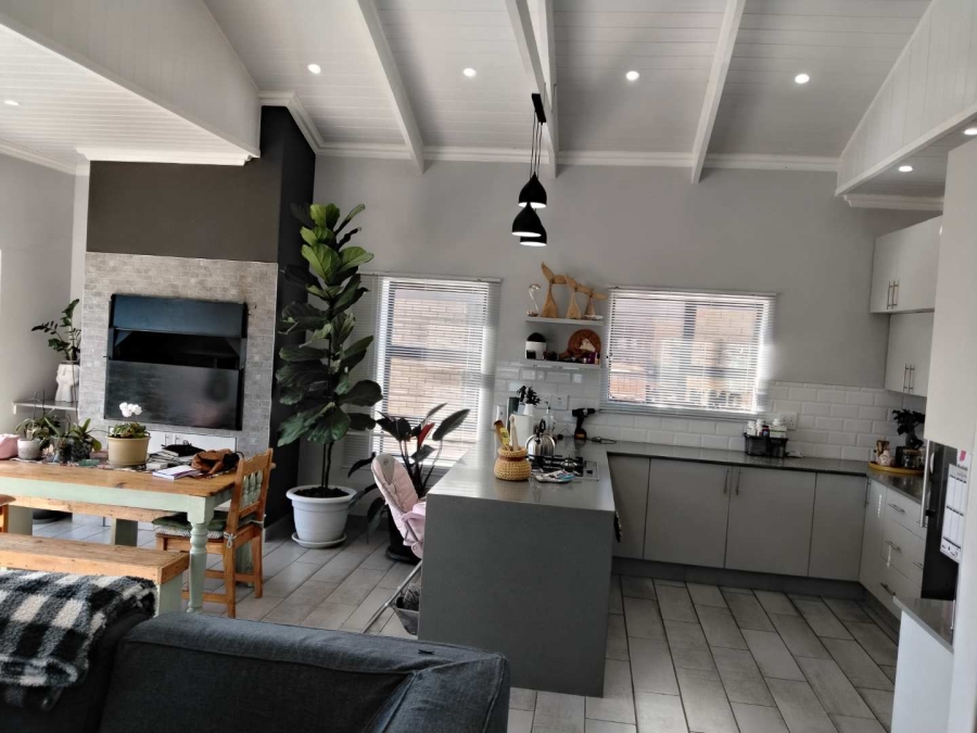 To Let 3 Bedroom Property for Rent in Fraaiuitsig Western Cape